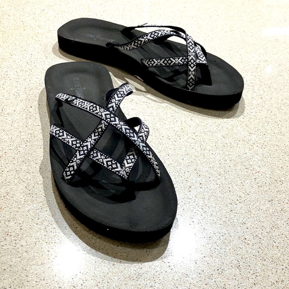 Minnetonka Black&White Thong Sandals Women’s size 10 - Picture 2 of 10